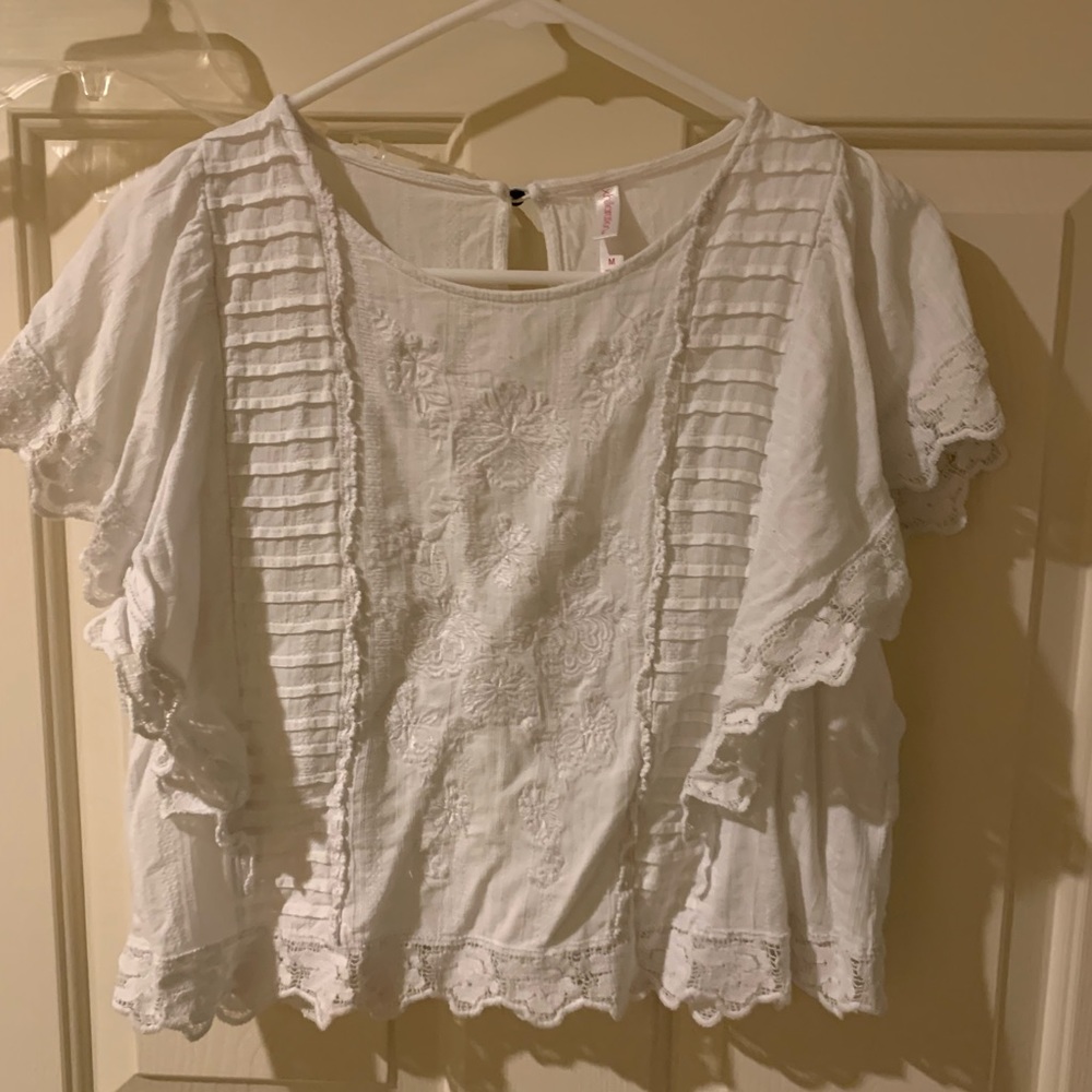 Embroidered top with lace